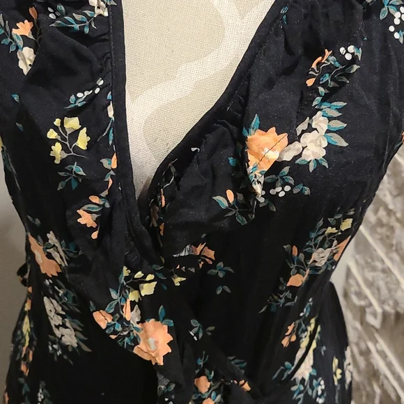 Apricot Floral wrap dress with ruffled front - Picture 2 of 8